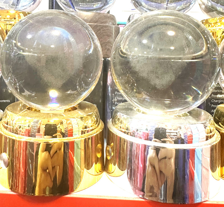 گوی کریستال چرخان