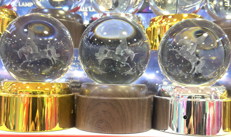 گوی کریستال چرخان