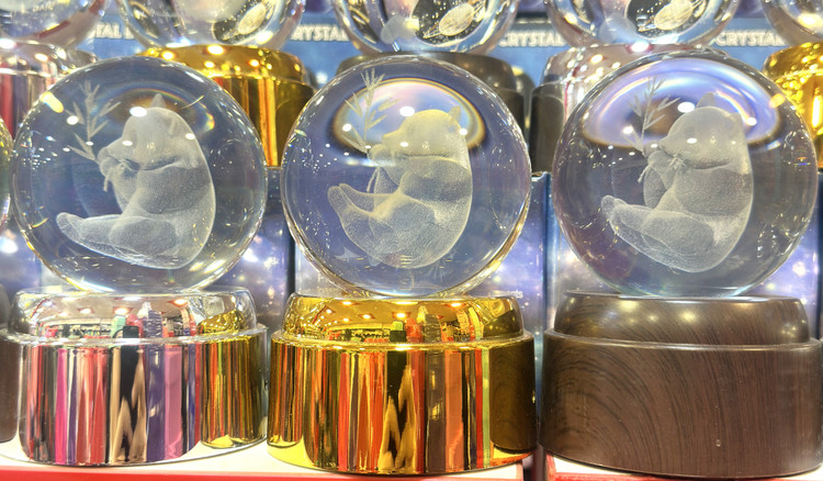 گوی کریستال چرخان