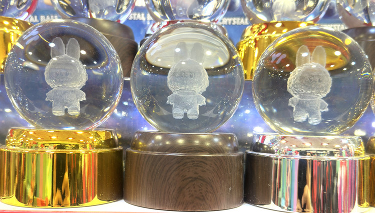 گوی کریستال چرخان