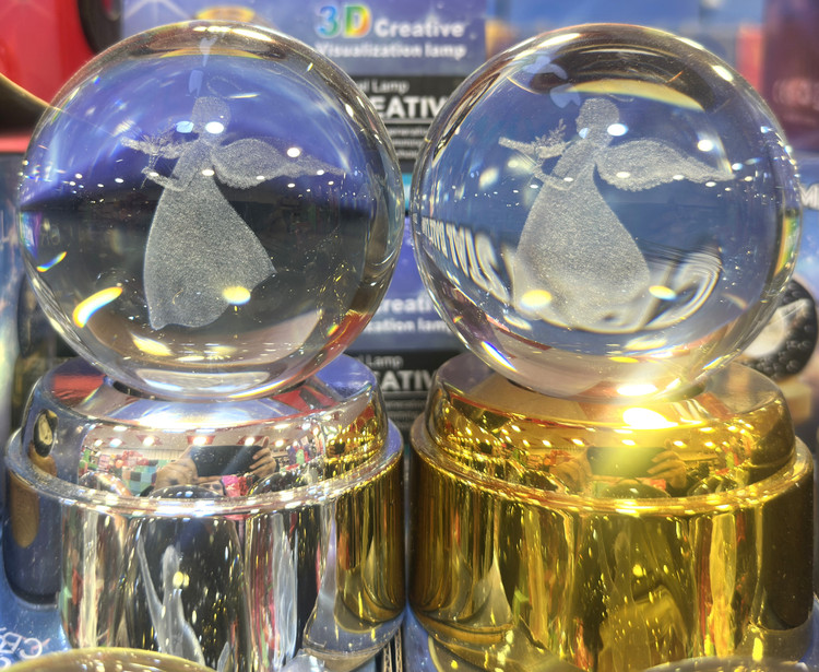 گوی کریستال چرخان