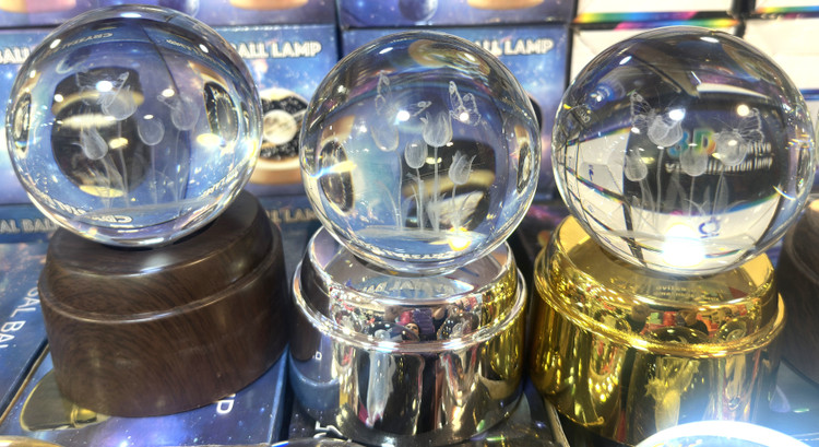 گوی کریستال چرخان
