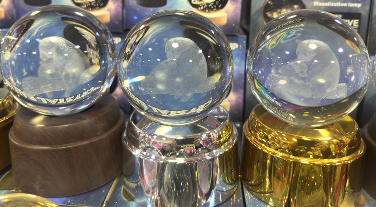 گوی کریستال چرخان