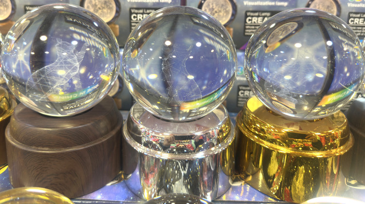 گوی کریستال چرخان